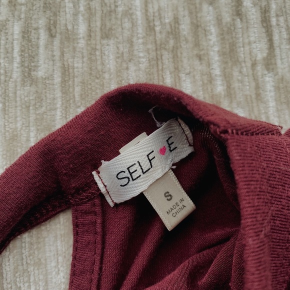 BURGUNDY SHORT SLEEVE WITH DETAILED NECKLINE - Picture 2 of 2